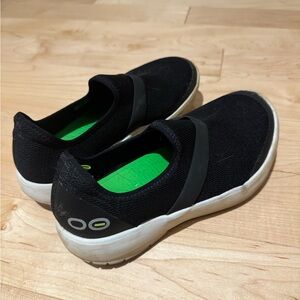 OOFOS Black Slip-On Sneakers